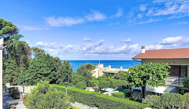 Nice apartment for 6 guests with WIFI, TV, patio and pets allowed