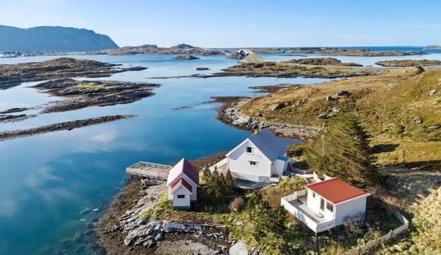 Panoramic seaview cabin for two persons by the sea