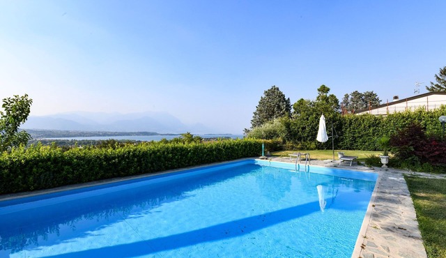 Private Pool, Panoramic View, & Close to Beach - Villa Mira