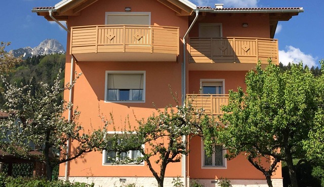 RIALZATO FLOOR APARTMENT IN NEW RESTRUCTURING HOUSE WITH LARGE GARDEN