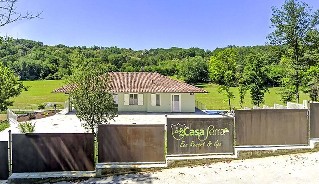 Stunning villa with private pool, WIFI, hot tub, TV, patio, pets allowed and panoramic view