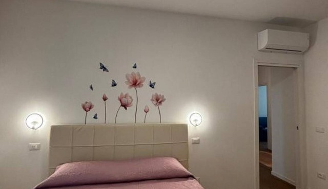 The Space✨ Brand New, Modern & Super Comfortable Home at the Gates of Venice – All the Best, Without the Stress ✨Welcome to your brand-new “home away from home”!This property has been completely renovated from top to bottom: from shiny new floo