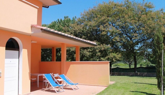 Unterkunft am Strand, Schwimmbad, AC, private Terrasse by Interhome