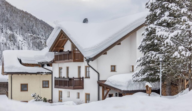 Vacation Apartment "Ichatme Klima 1" with Mountain View, Wi-Fi & Balcony