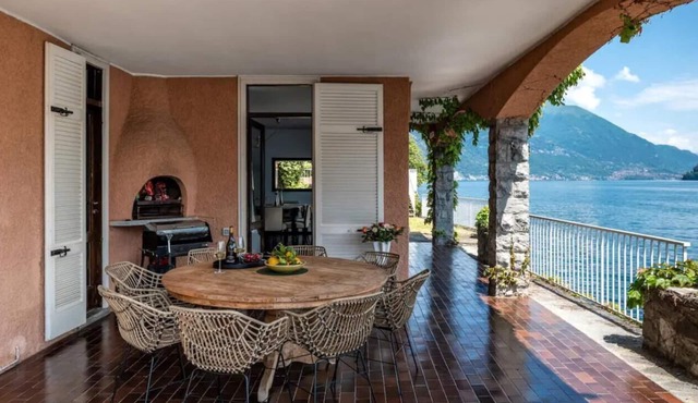 Villa First Line and Witn Breathtaking Views, Private-doc Included, Brienno