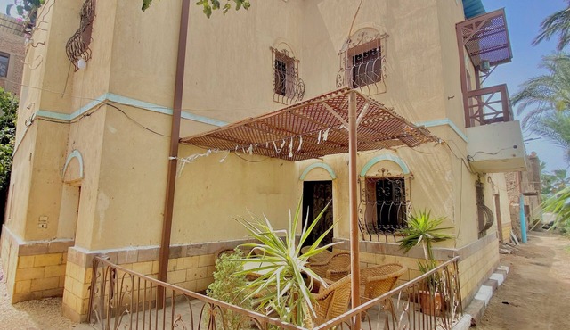 Yellow House on the Nile Beautiful country house Right next to the Hilton
