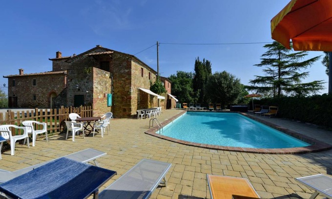 Lucignano Villa | 450 m² Villa ∙ 8 bedrooms ∙ 16 guests