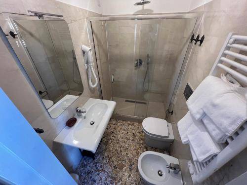 Photo of Bathroom in Saturnia