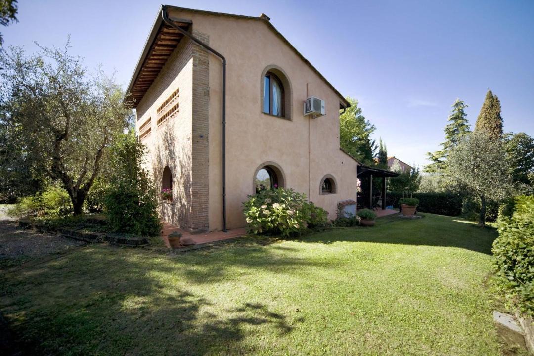 Photo of Buildings in Montopoli in Val d'Arno